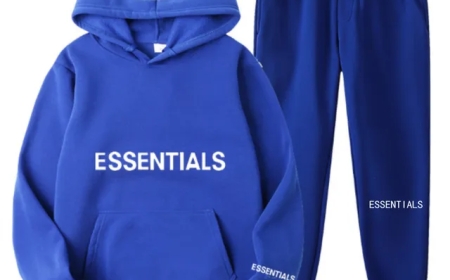 The Timeless Appeal of the Essentials Hoodie: Streetwear's Must-Have Staple