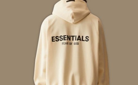 Essentials Hoodie: The Perfect Blend of Style, Comfort, and Streetwear Culture