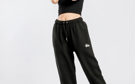 Jogging Stussy: Where Streetwear Meets Athletic Comfort