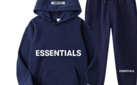 Unisex Essential Hoodie – Sleek, Comfy, and Street-Ready Fashion